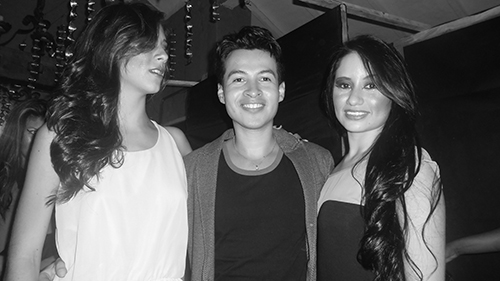 Alejandro Londono con modelos en desfile de Kt Laverde