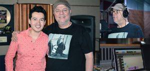 Alejandro Londoño y el actor Carlos Arango en el estudio, grabando para RESAXE
